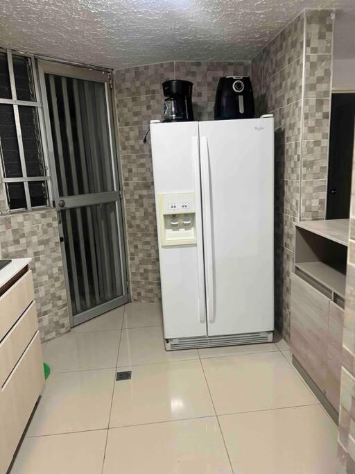 Apto De Lujo 101, 2 Hab 3 Banos Apartamento Cali