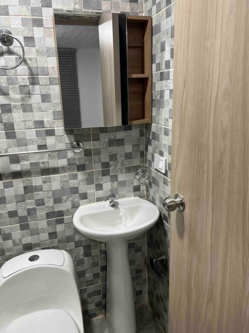 Apartamento Apto De Lujo 101, 2 Hab 3 Banos Cali