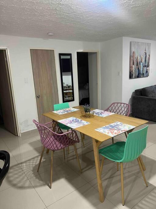 Apartamento Apto De Lujo 101, 2 Hab 3 Banos Cali