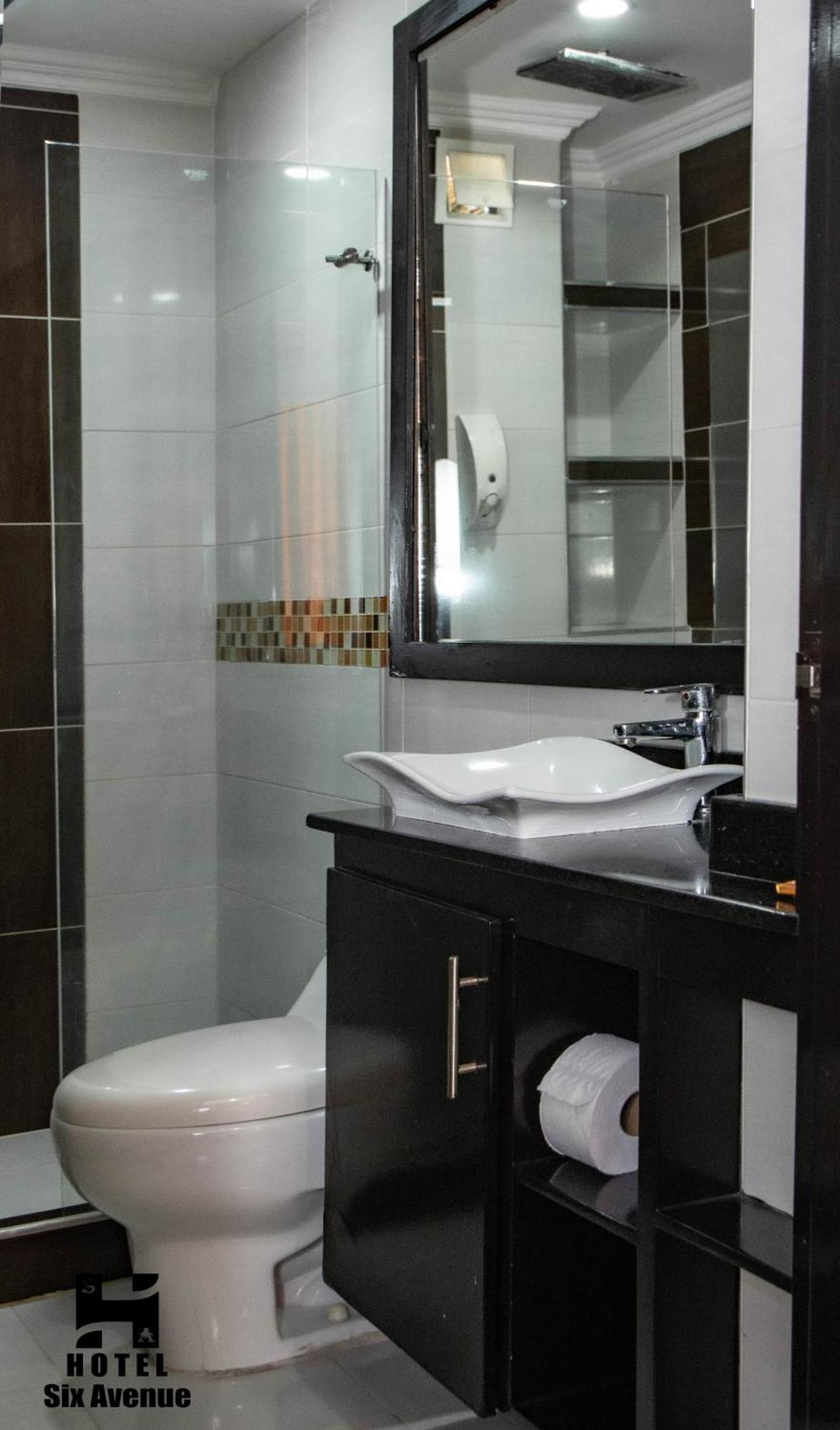 Hotel Six Avenue 4*