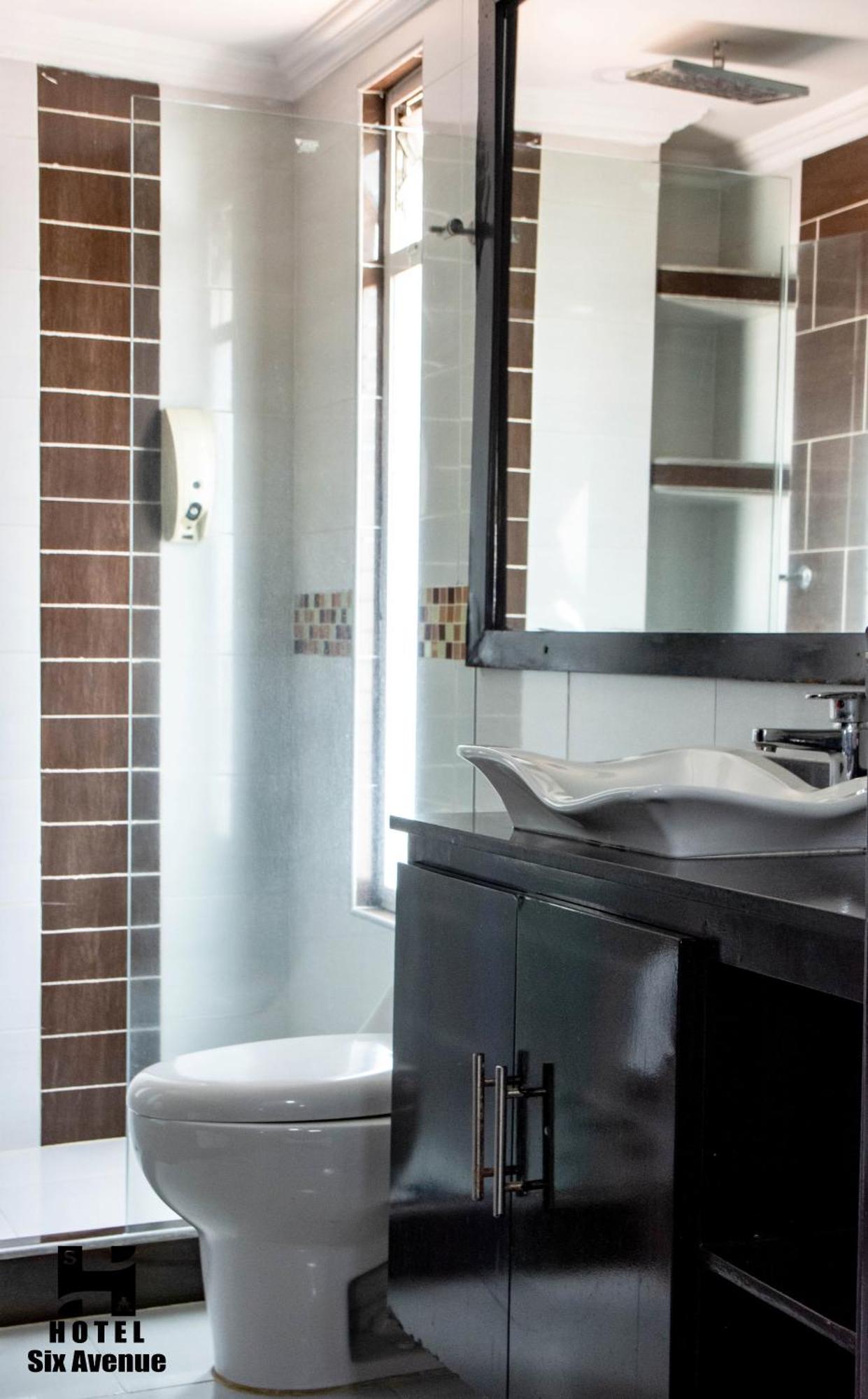 Hotel Six Avenue 4*