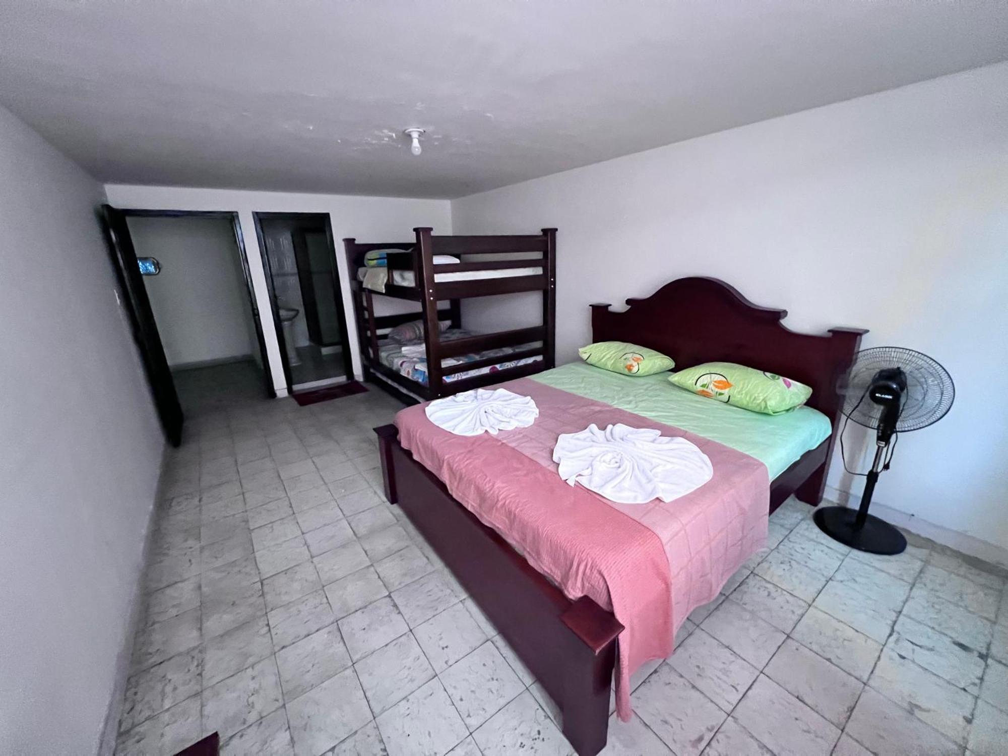 Zona Rosa Barrio Granada - Grande Y Comodo - Cozy Large Near Tourist Attractions Apartment