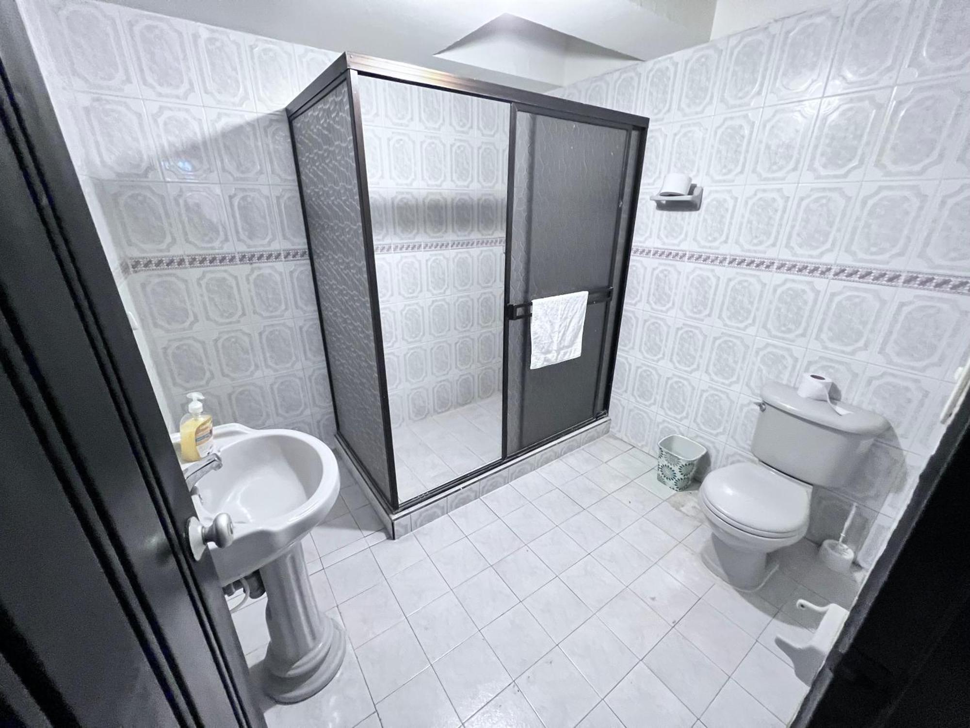 Apartment Zona Rosa Barrio Granada - Grande Y Comodo - Cozy Large Near Tourist Attractions Cali