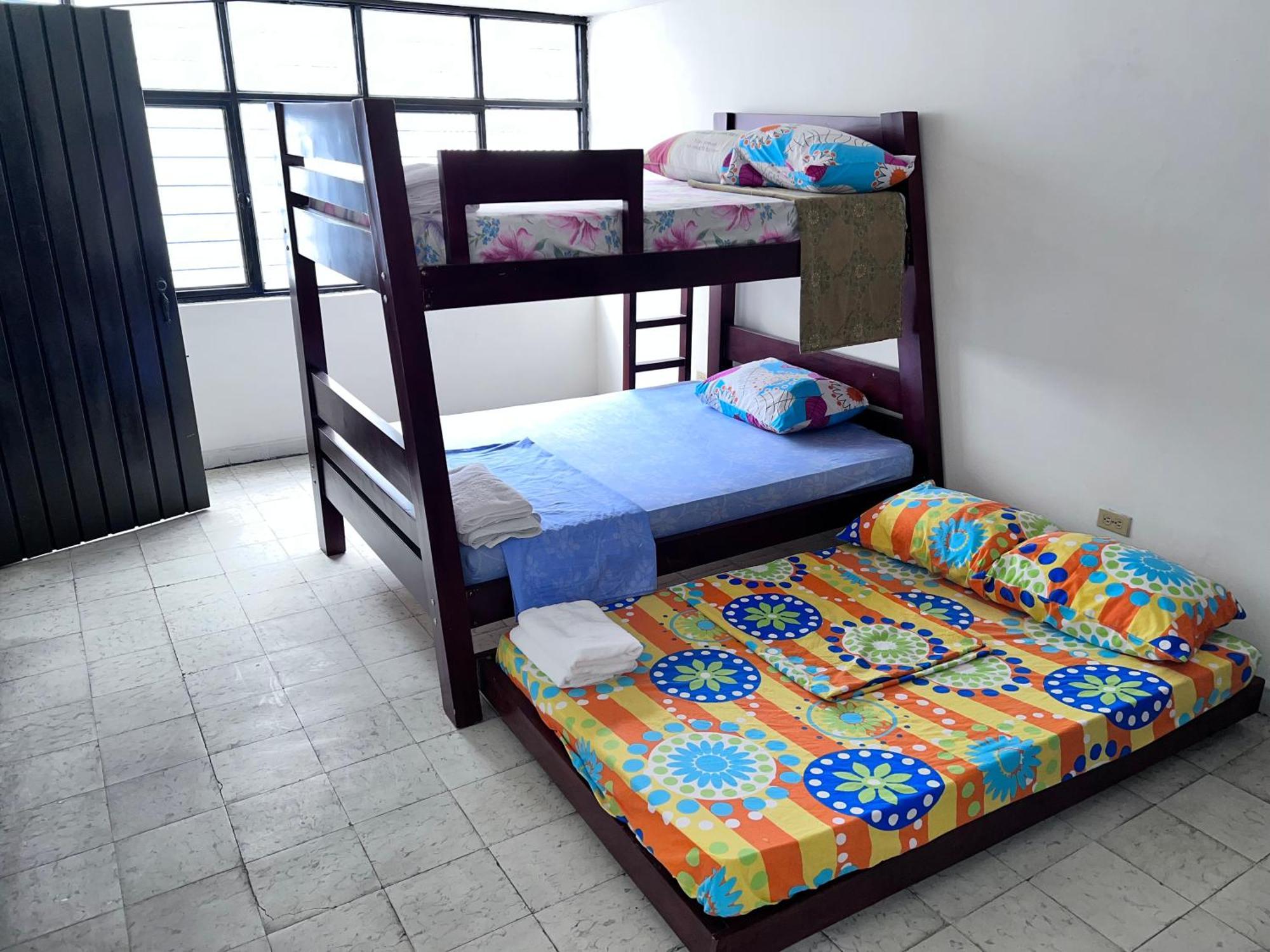 Zona Rosa Barrio Granada - Grande Y Comodo - Cozy Large Near Tourist Attractions Apartment Cali