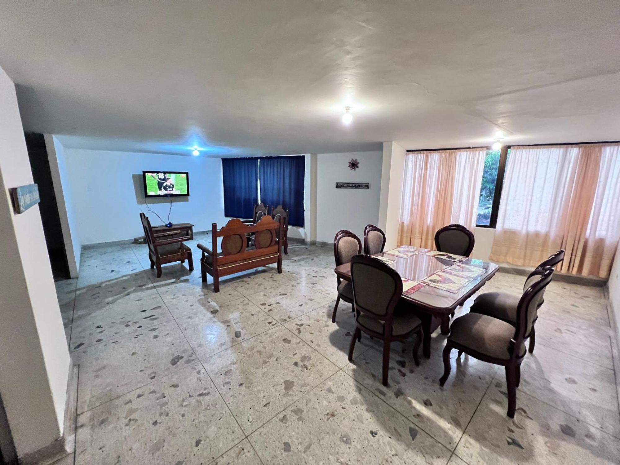 Apartment Zona Rosa Barrio Granada - Grande Y Comodo - Cozy Large Near Tourist Attractions Cali