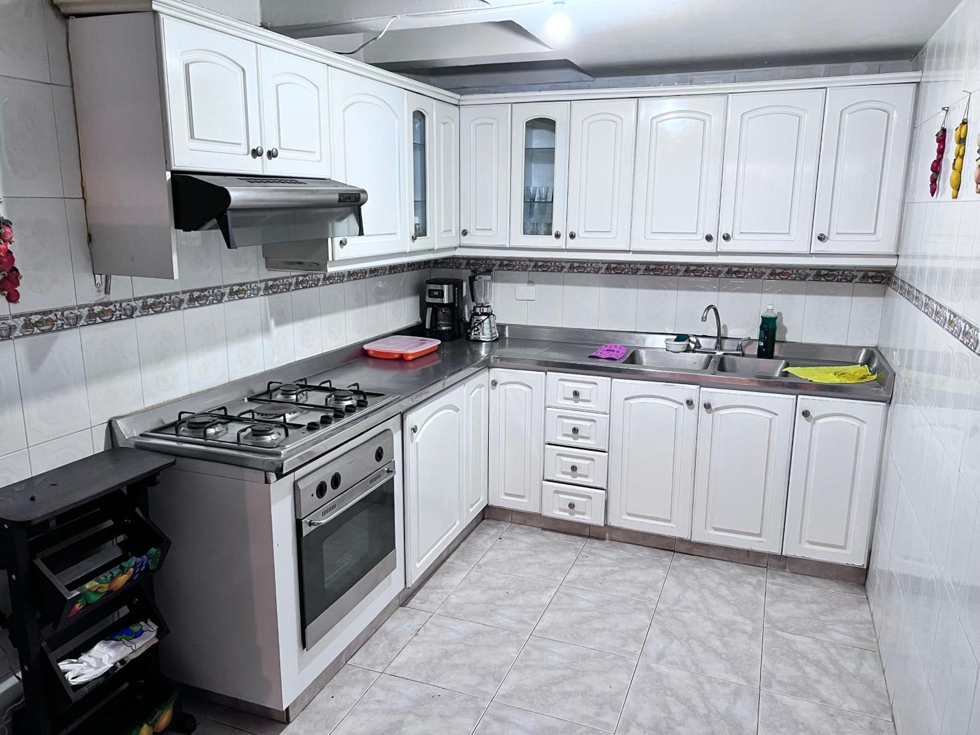 Zona Rosa Barrio Granada - Grande Y Comodo - Cozy Large Near Tourist Attractions Cali