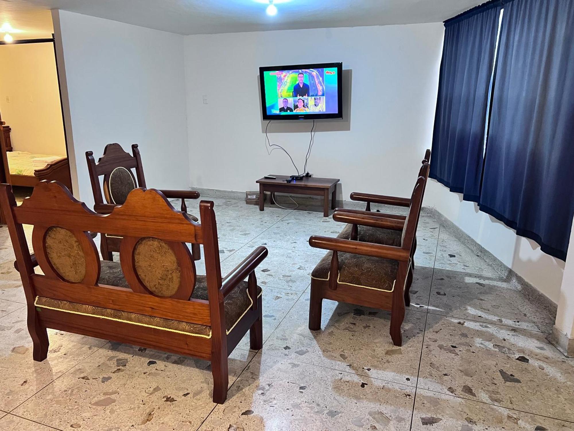 Zona Rosa Barrio Granada - Grande Y Comodo - Cozy Large Near Tourist Attractions *