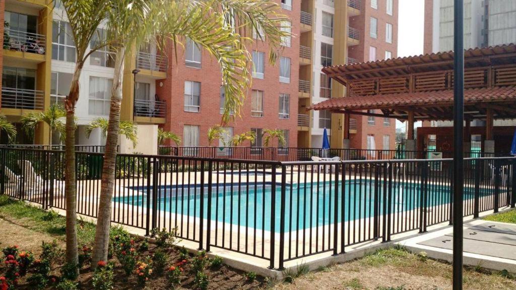604-4 Apto Sur Ascensor Y Piscina A 5 Calles Del Mall Jardin Plaza * Cali