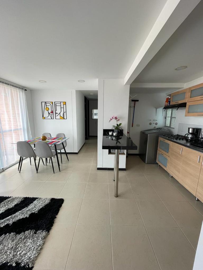 Apartamento 604-4 Apto Sur Ascensor Y Piscina A 5 Calles Del Mall Jardin Plaza Cali