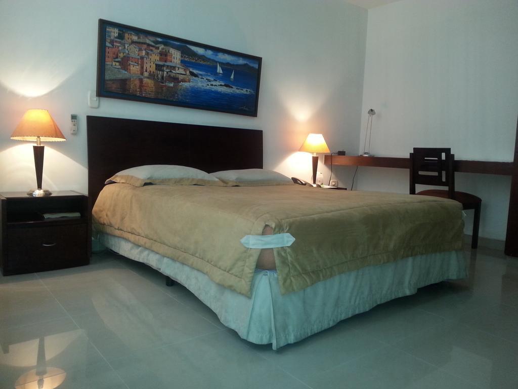 Hotel Cuarta Avenida 3*