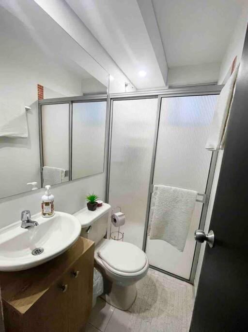 Hermoso Y Tranquilo Apto Piso 10 Sur Con 2 Aires Acondicionados * Cali