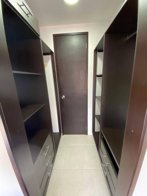 Hermoso Y Tranquilo Apto Piso 10 Sur Con 2 Aires Acondicionados Cali