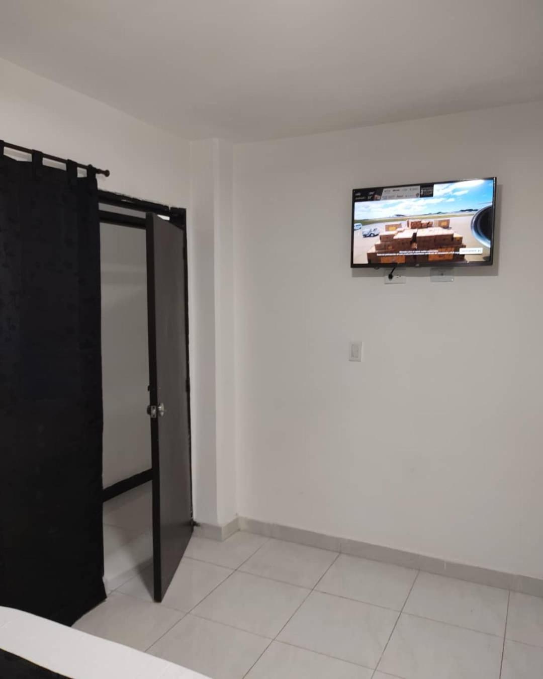 Hotel Black & White Cali