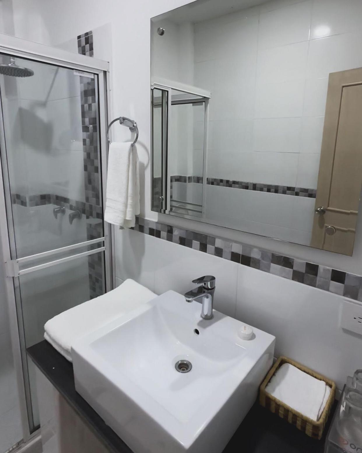 On Apartasuites Cali