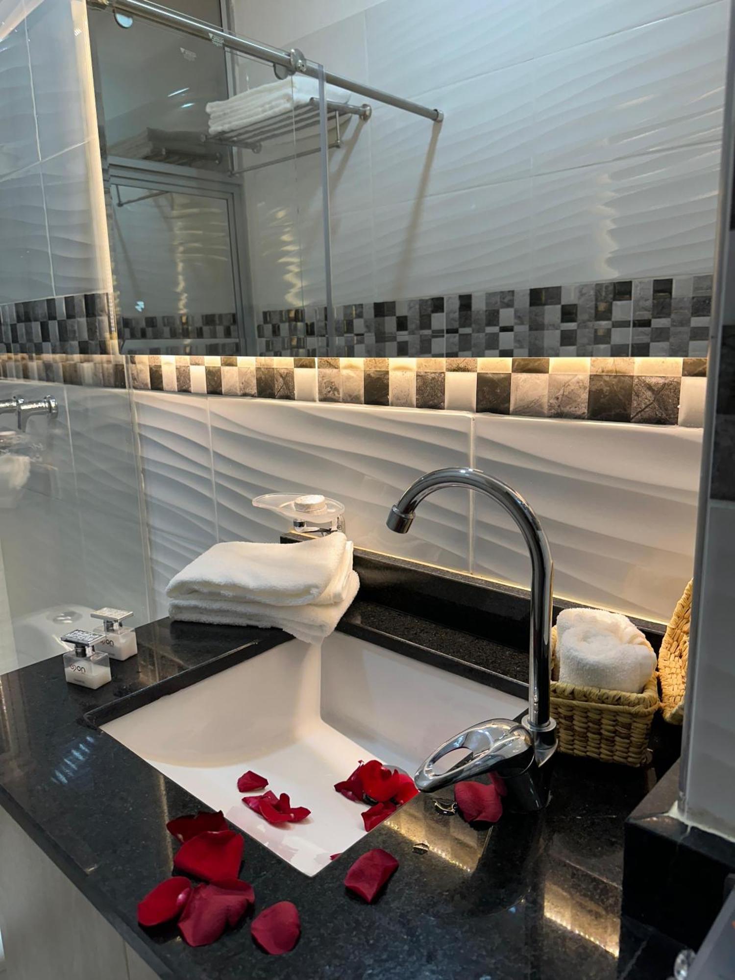 On Apartasuites Apartahotel Cali