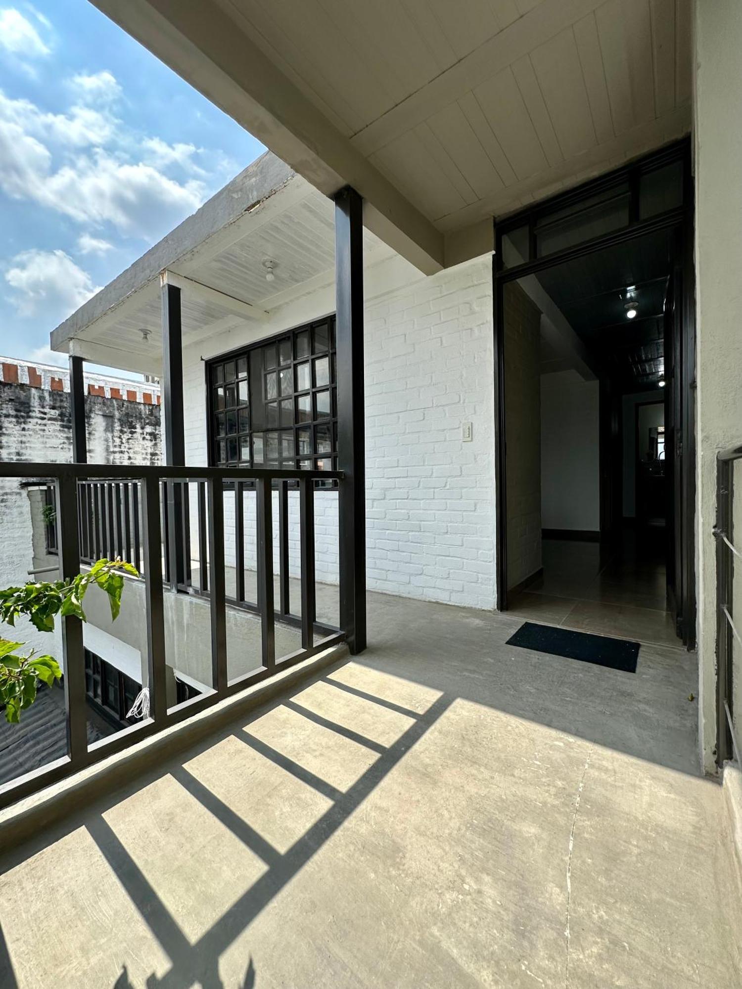 Apartamento Moderno En El Oeste De *