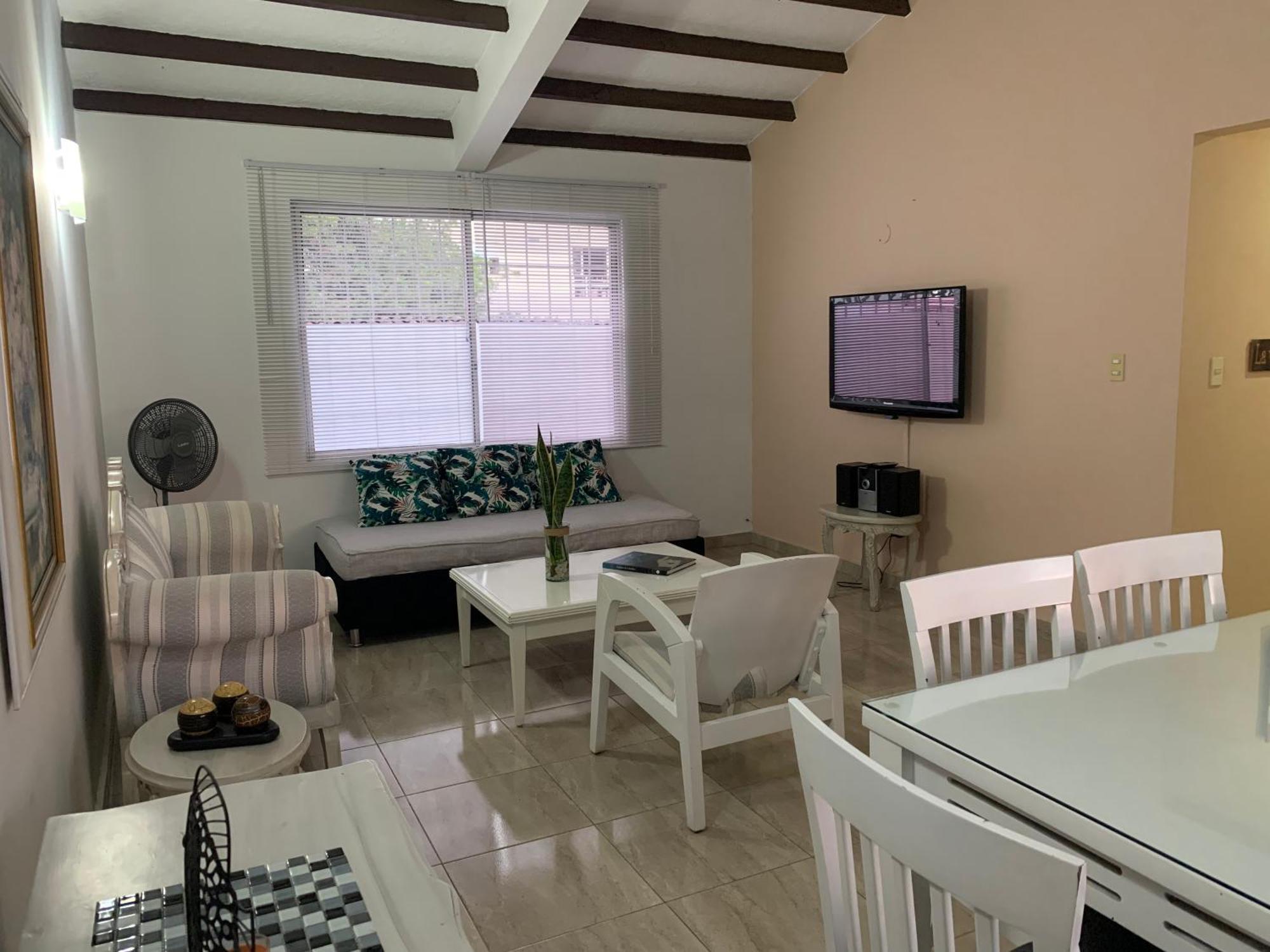 Acogedora Casa De Huéspedes A Tu Servicio *