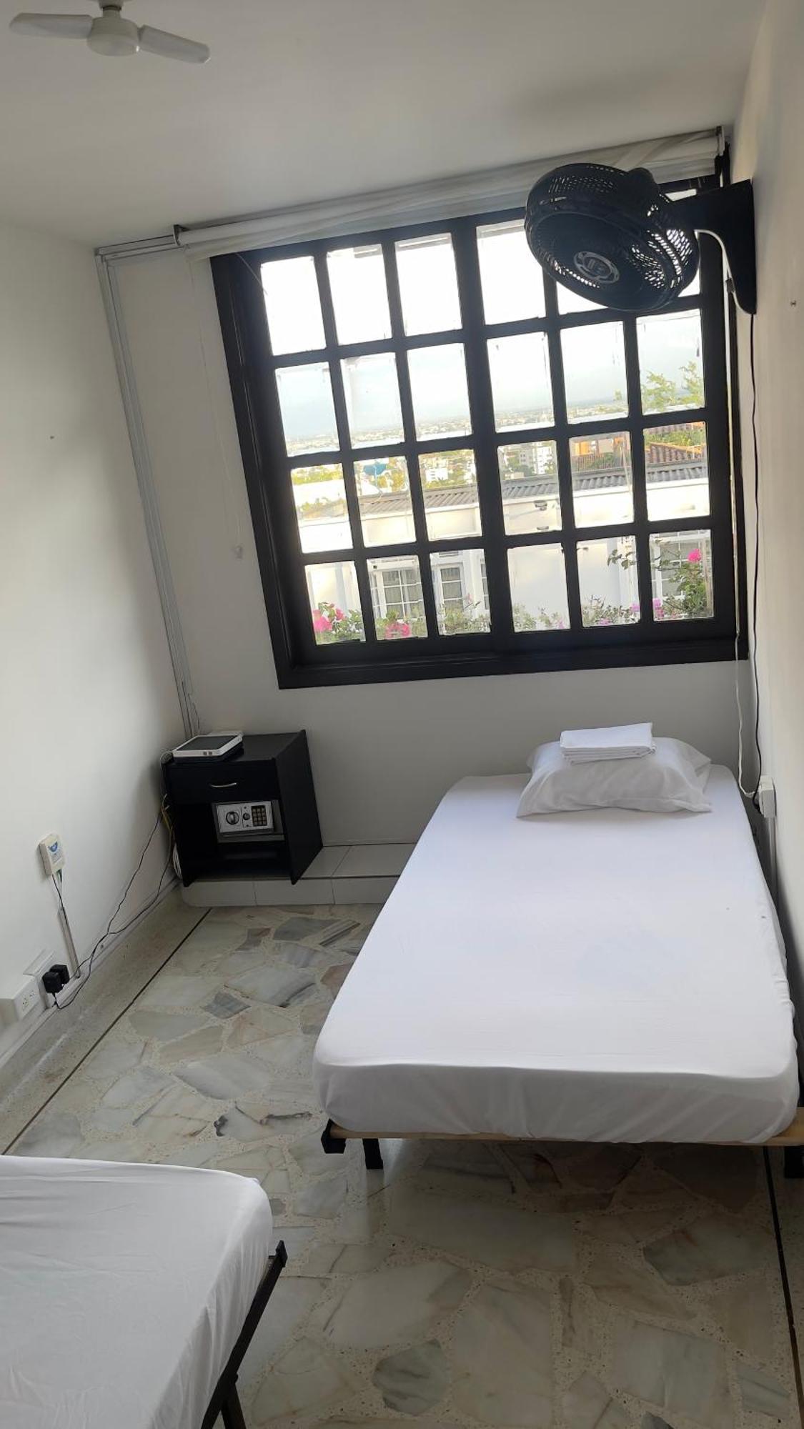 The View & Lounge Hostal