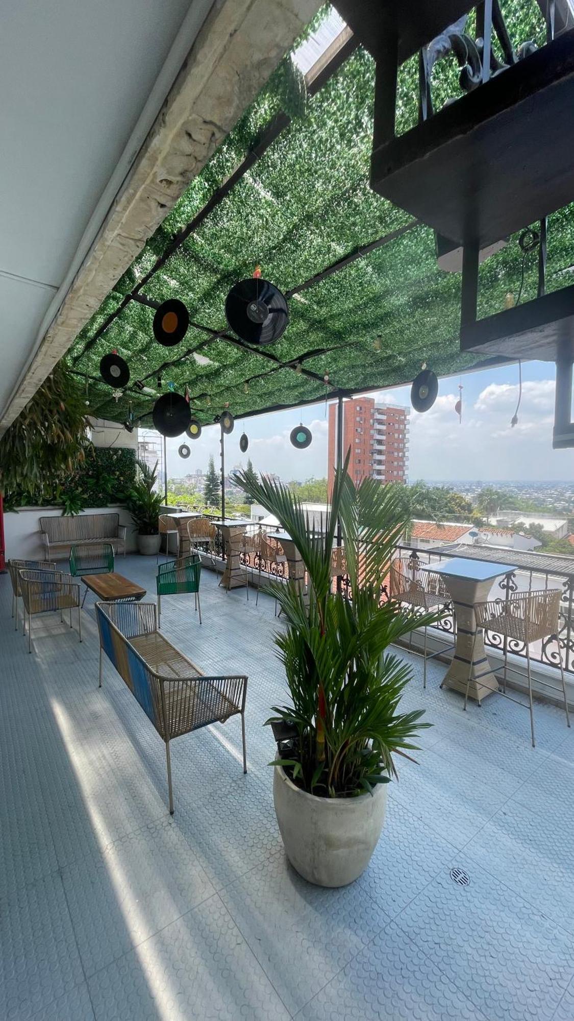 The View & Lounge Hostal *