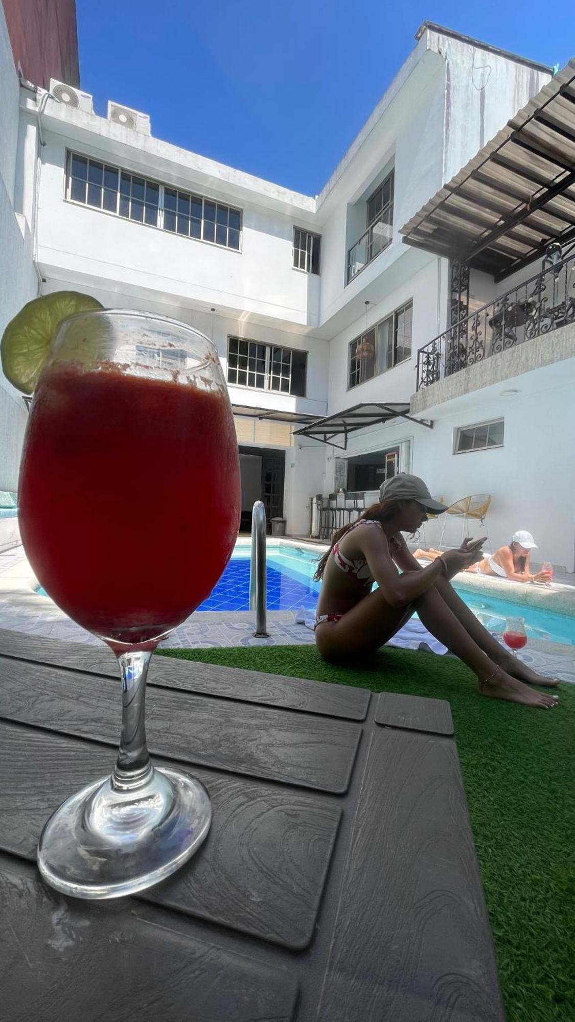 The View & Lounge Hostal *