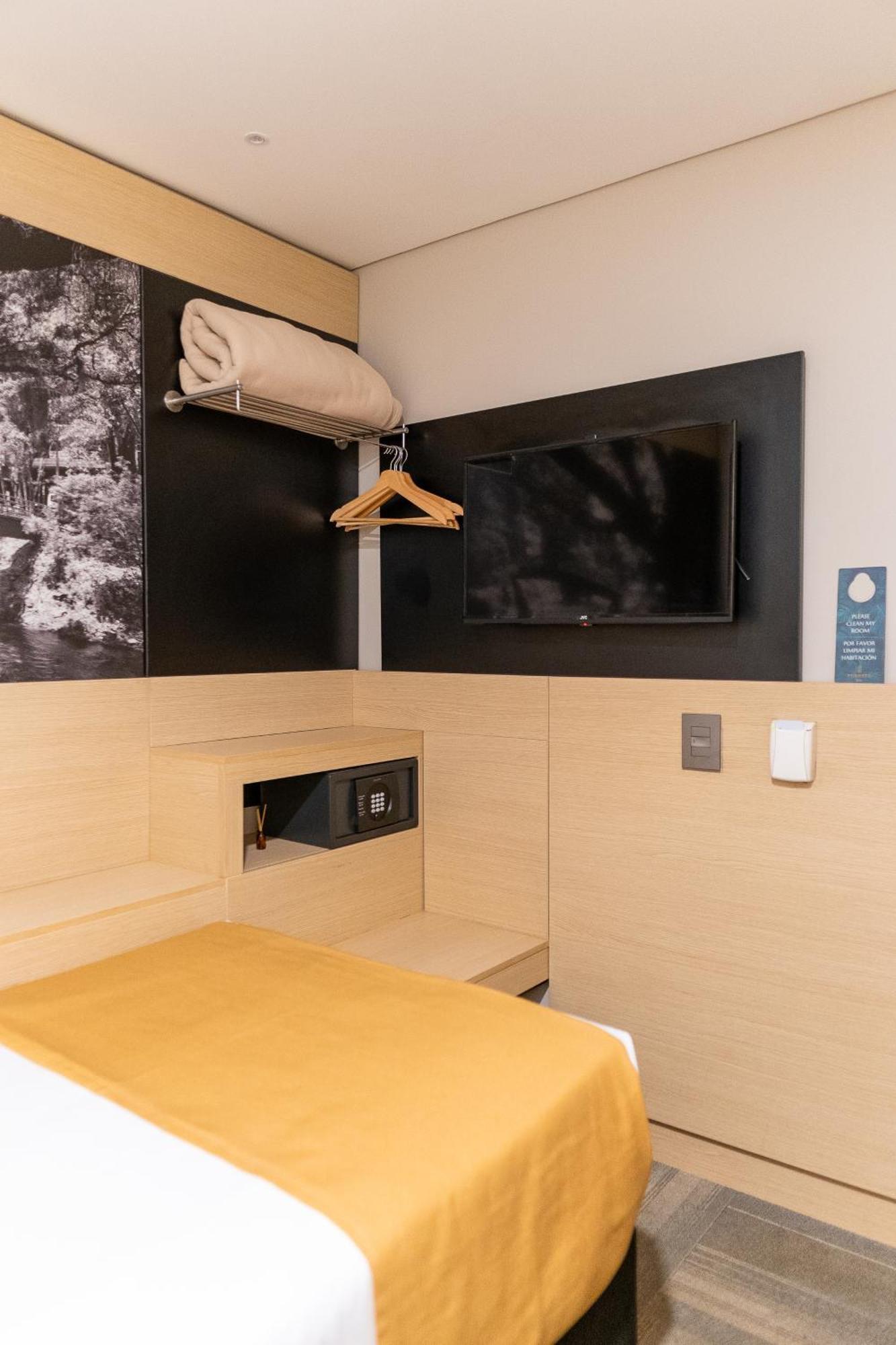 Ciudad Solar Hotel 4*