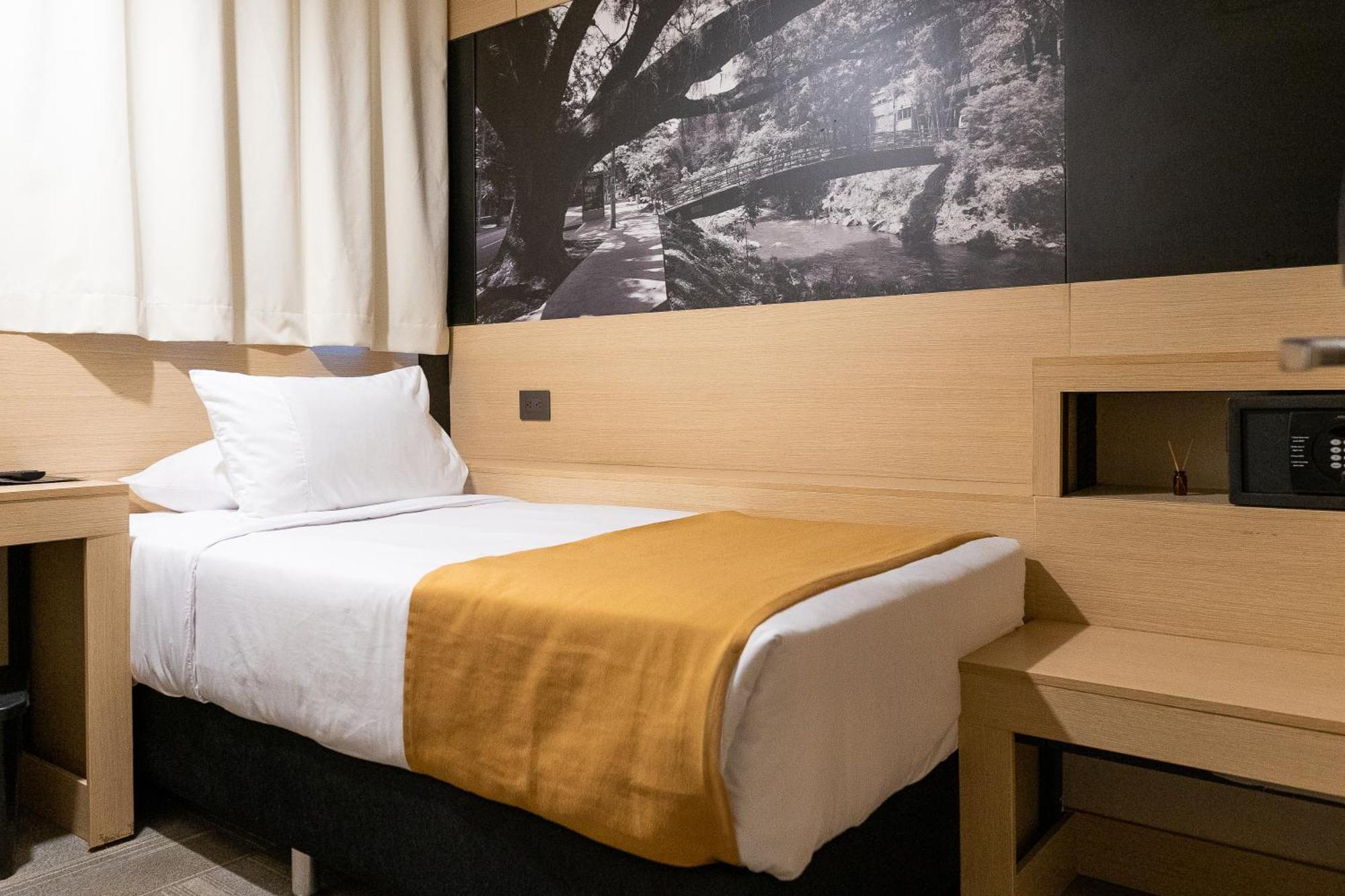 Hotel Ciudad Solar 4*
