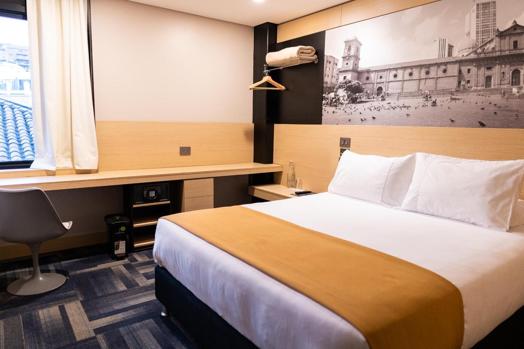 Hotel Ciudad Solar 4*