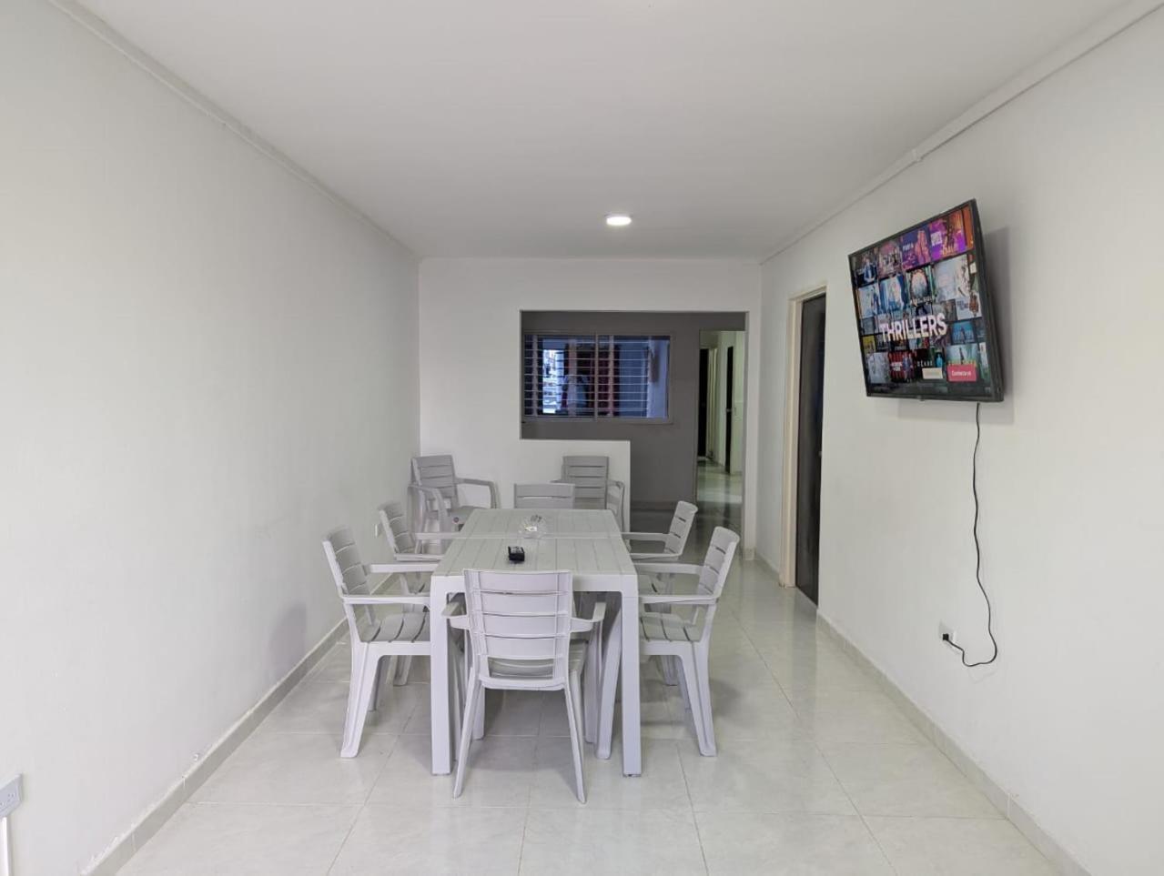 Supremamente Espacioso 2do Piso Apartamento *