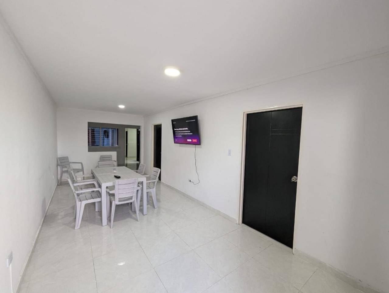 Supremamente Espacioso 2do Piso Apartamento *