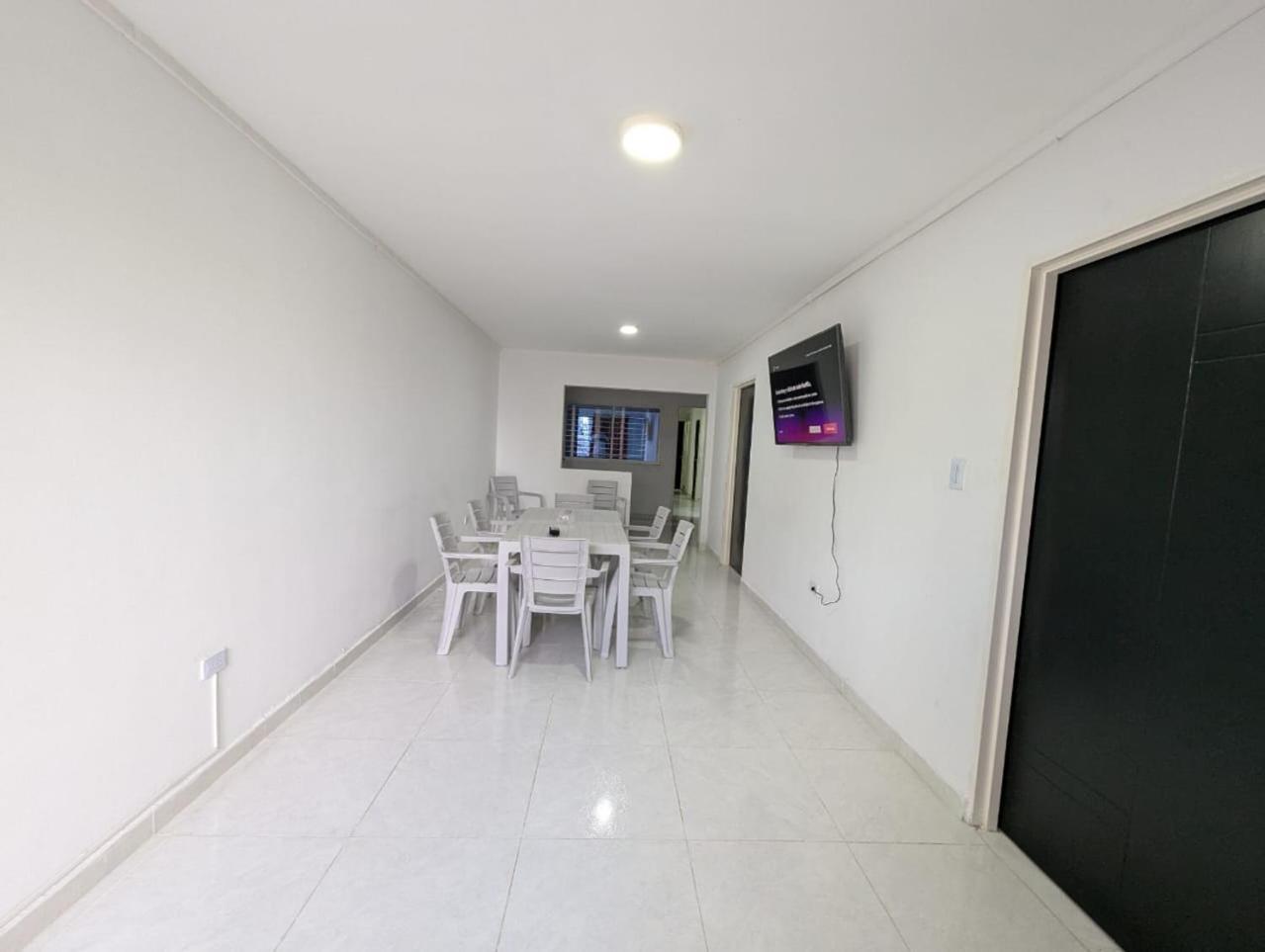 Supremamente Espacioso 2do Piso Apartamento *