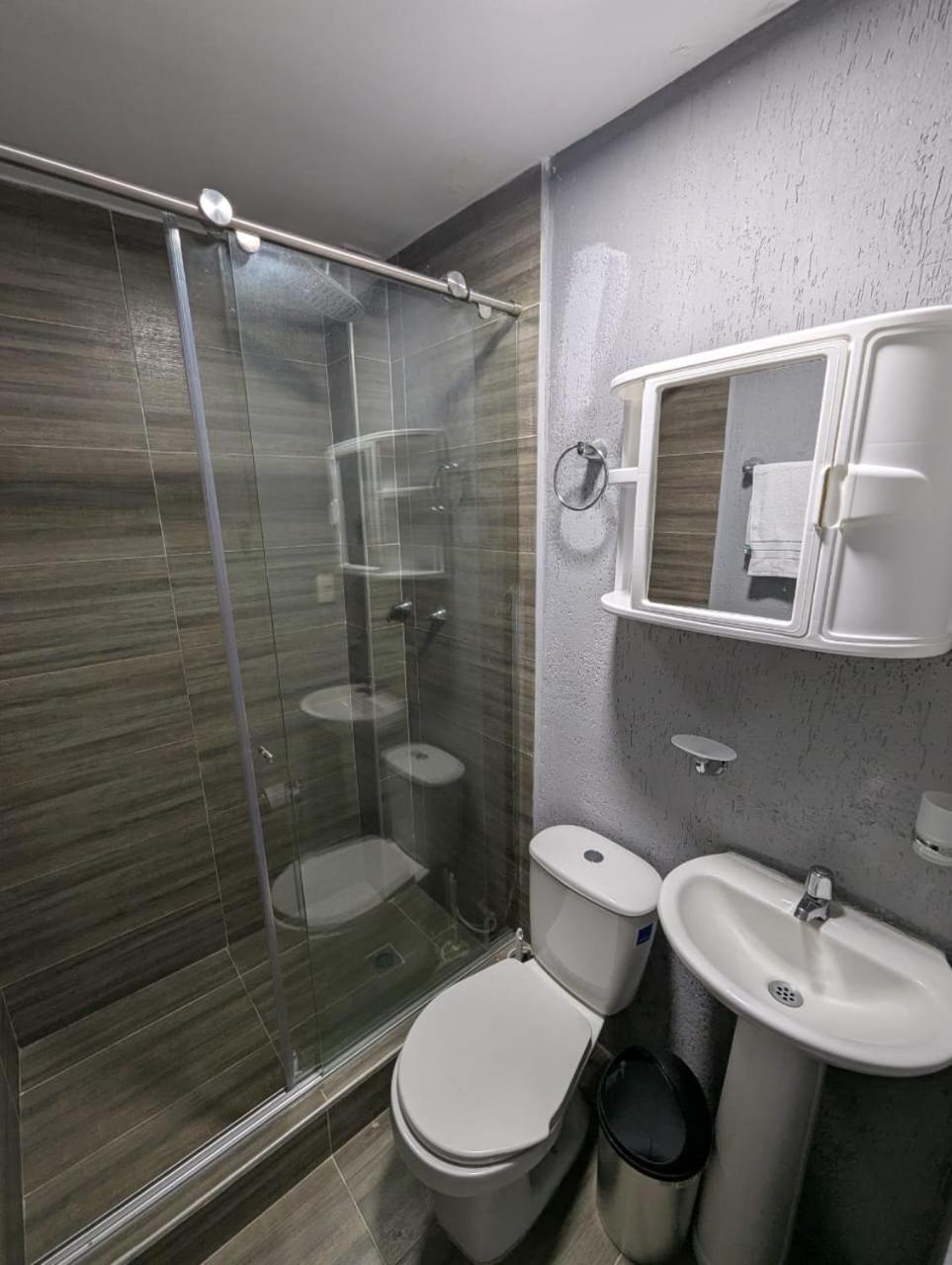 Supremamente Espacioso 2do Piso Apartamento *