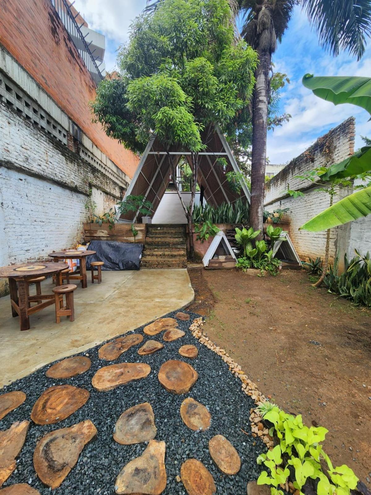 Pensión La Divina Trinidad - Galeria Wellness Cali
