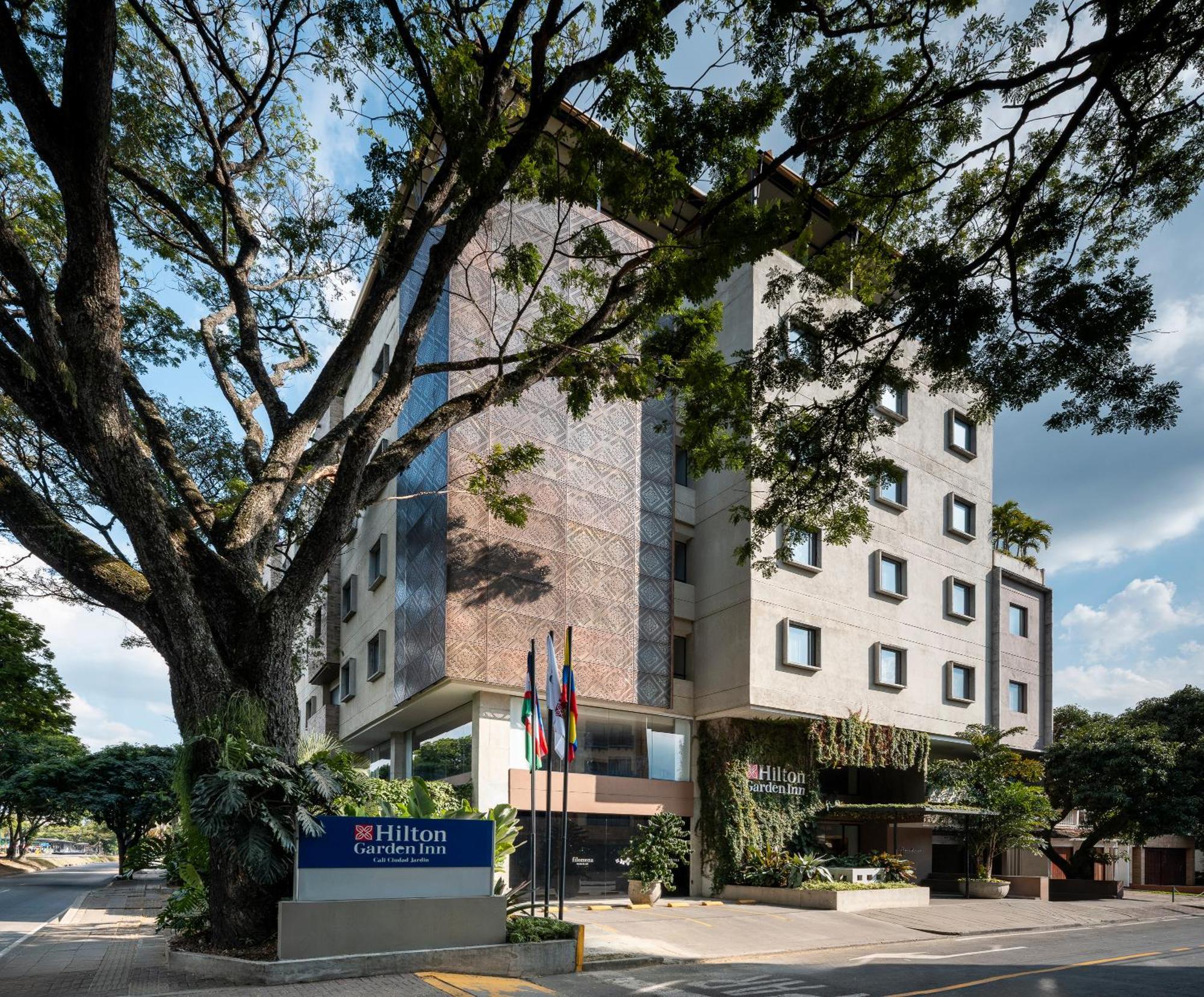 Hotel Hilton Garden Ciudad Jardin 4*