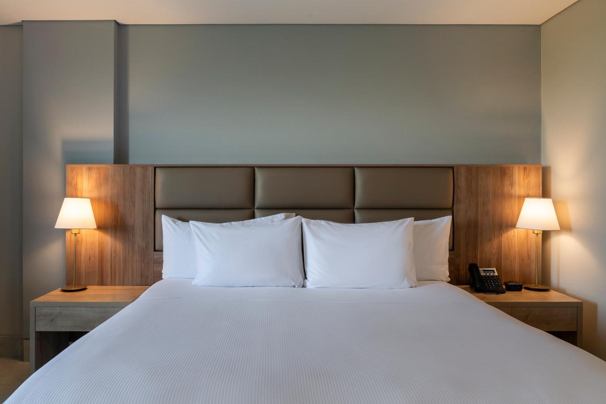 Hilton Garden Ciudad Jardin 4*