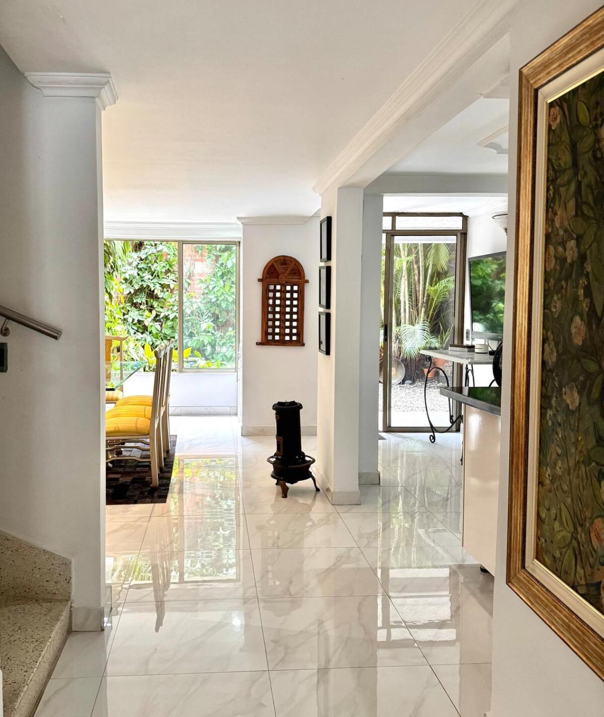 Сasa de vacaciones House Surrounded By Nature