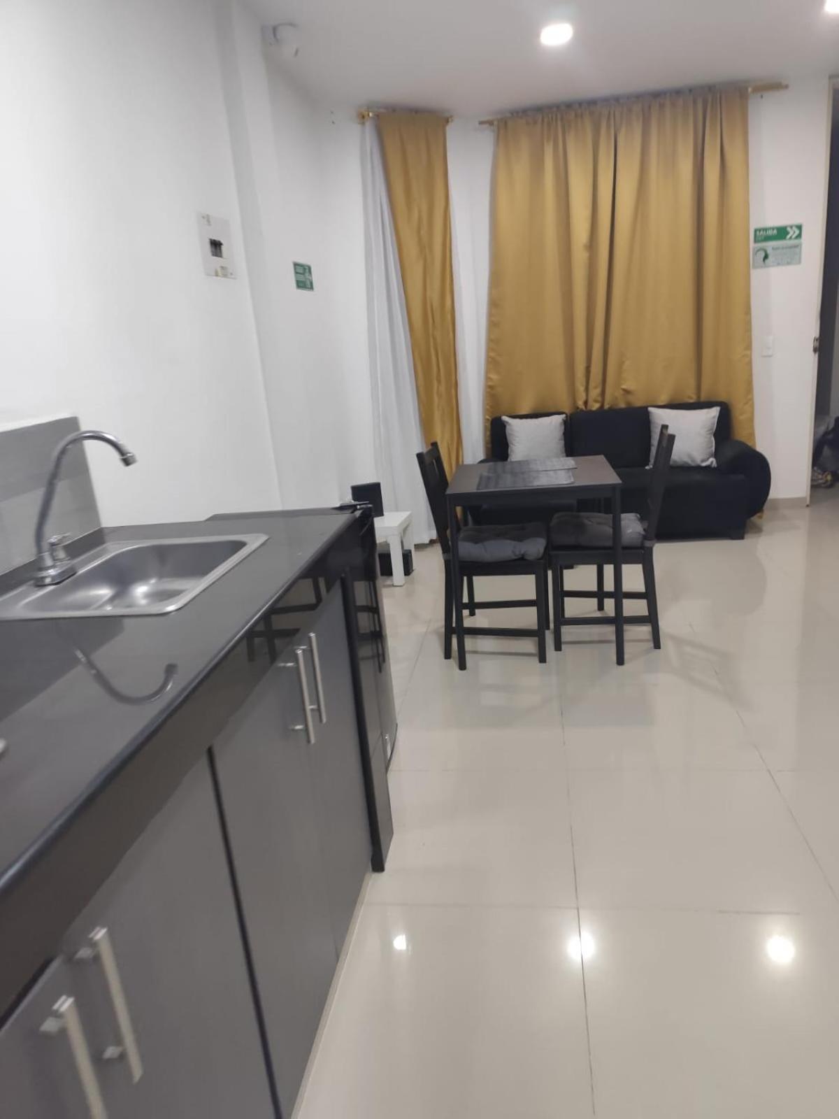Aparta Praga - Cols Eguros Autopoista Sur Apartamento