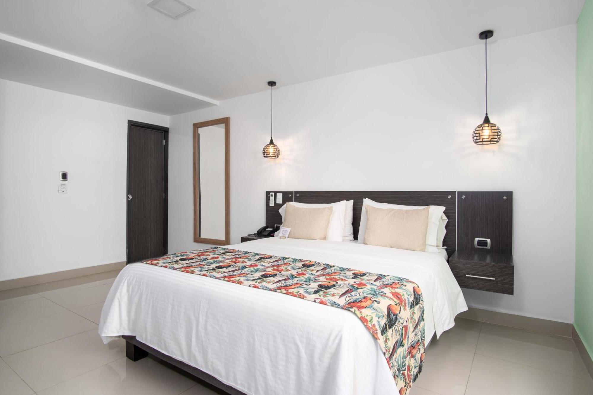 Azor Versalles 4*