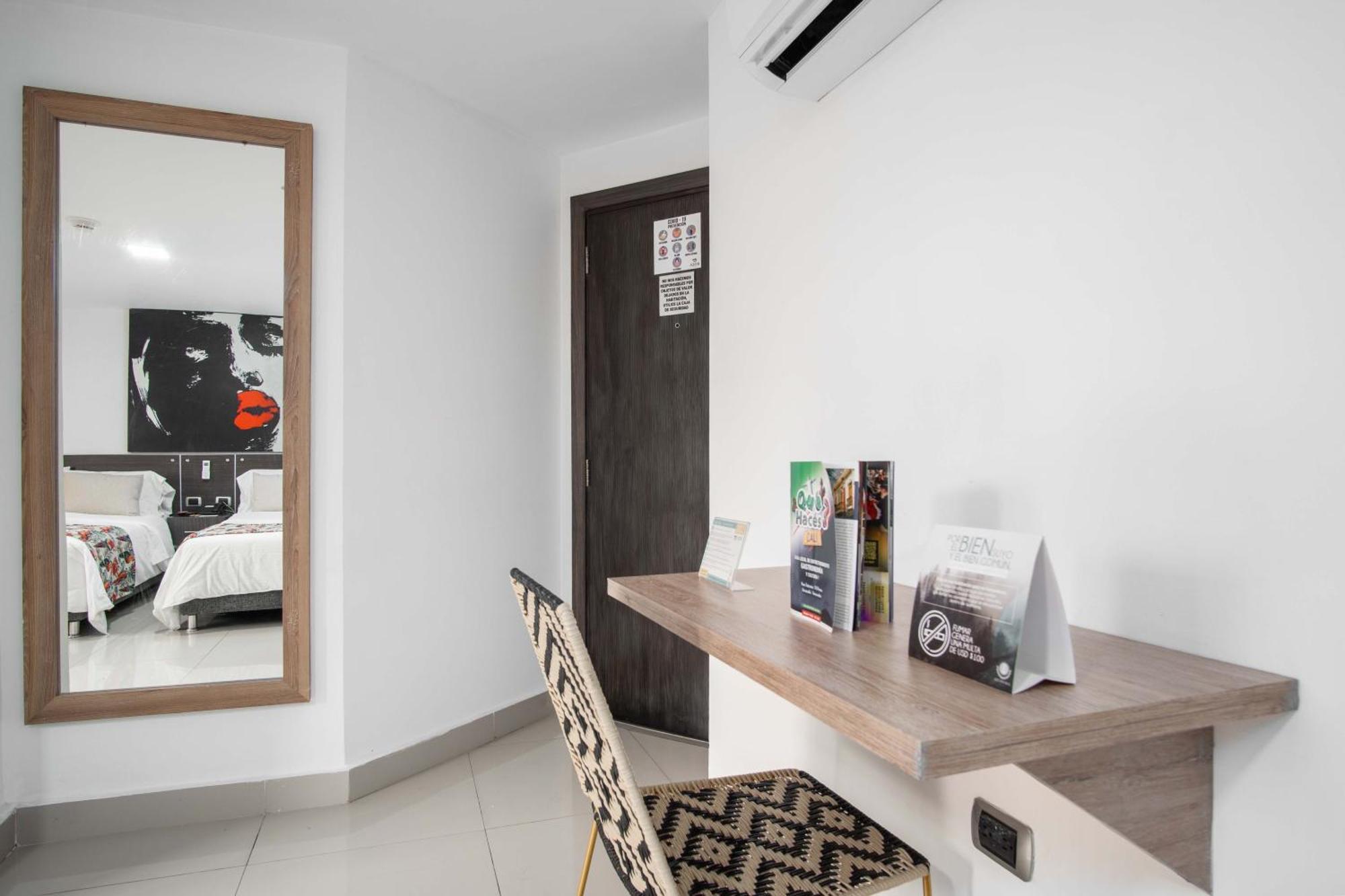 Azor Versalles 4*