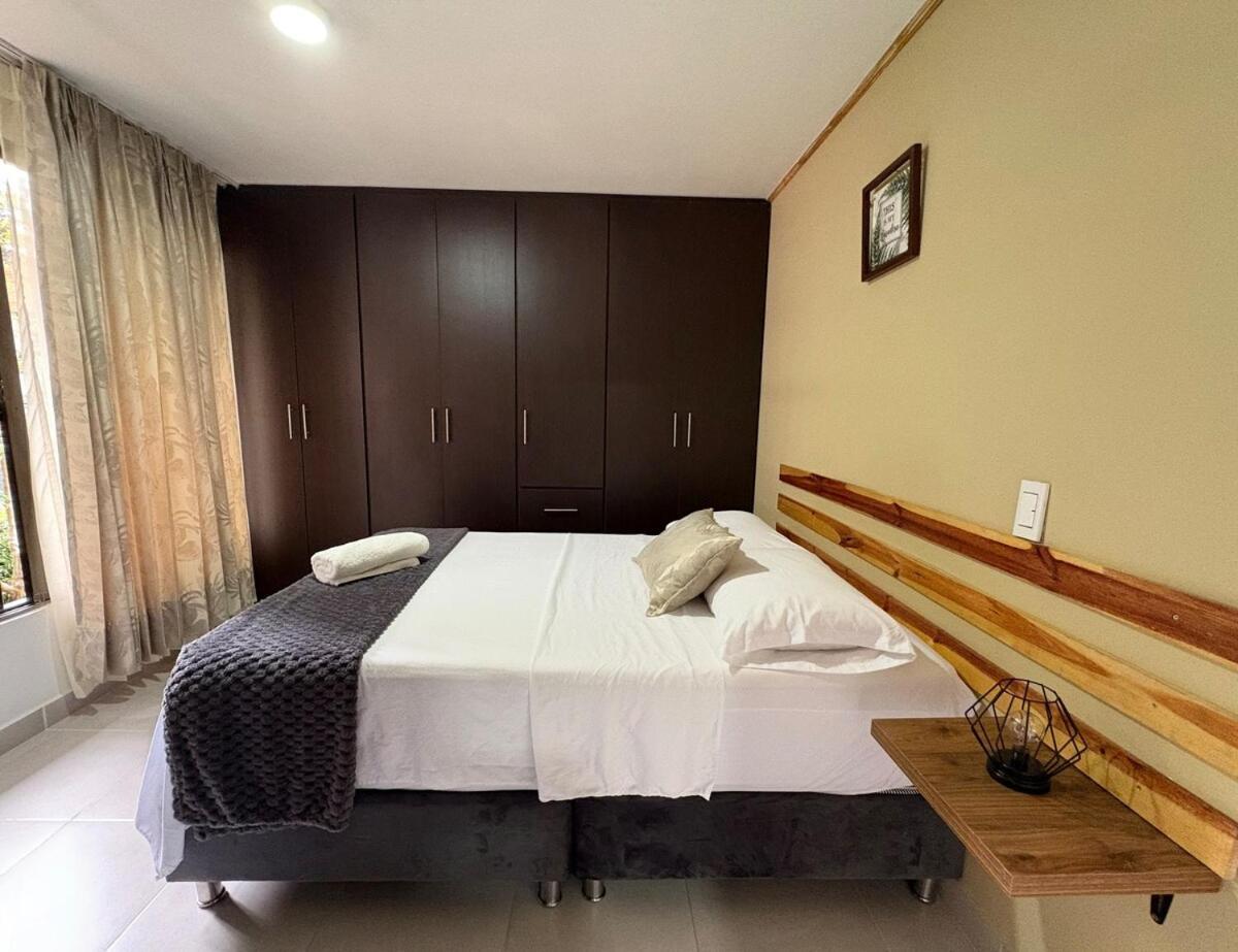 Apartamento En Ciudad Jardin, Cerca A Holguines, Unicentro Y Club Campestre *