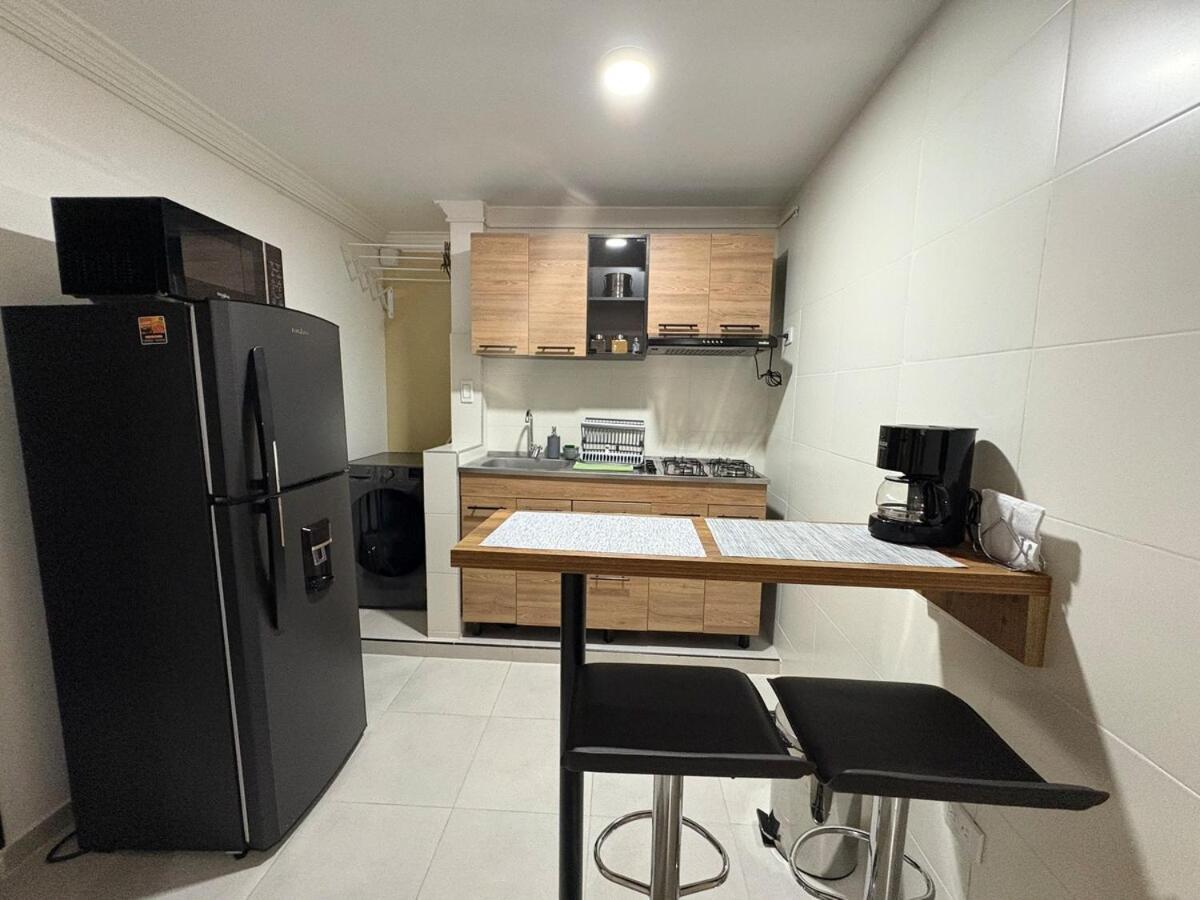 En Ciudad Jardin, Cerca A Holguines, Unicentro Y Club Campestre