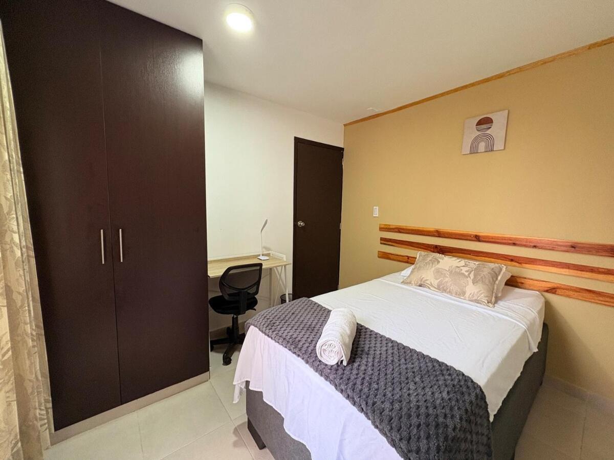 Apartamento En Ciudad Jardin, Cerca A Holguines, Unicentro Y Club Campestre Cali