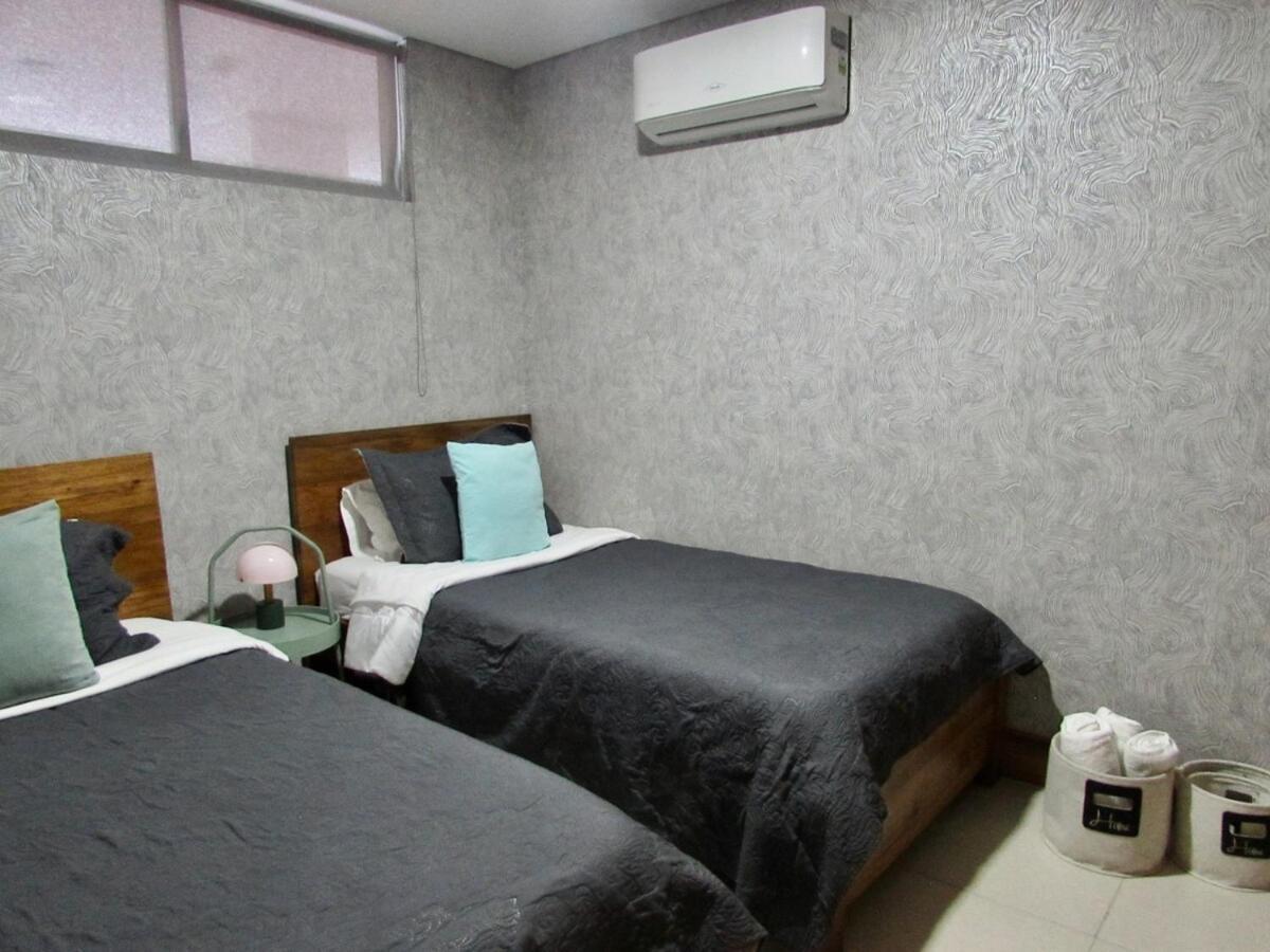 Modern Bright 2br-2ba-fast Wi-fi -pool&balcony Cali
