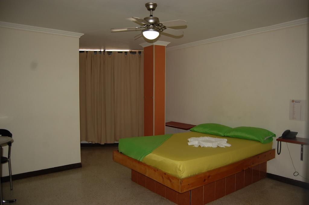 Bugatier Hotel Cali