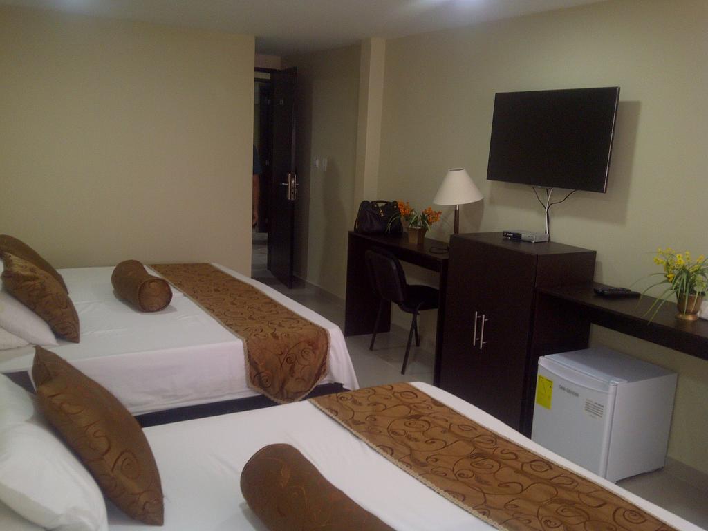Six Avenue Hotel 4*