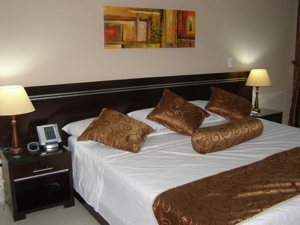 Six Avenue Hotel 4*