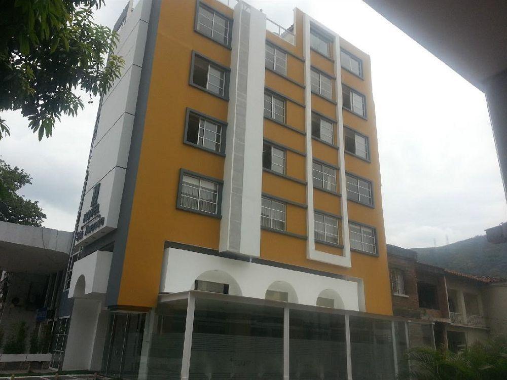 Six Avenue 4*