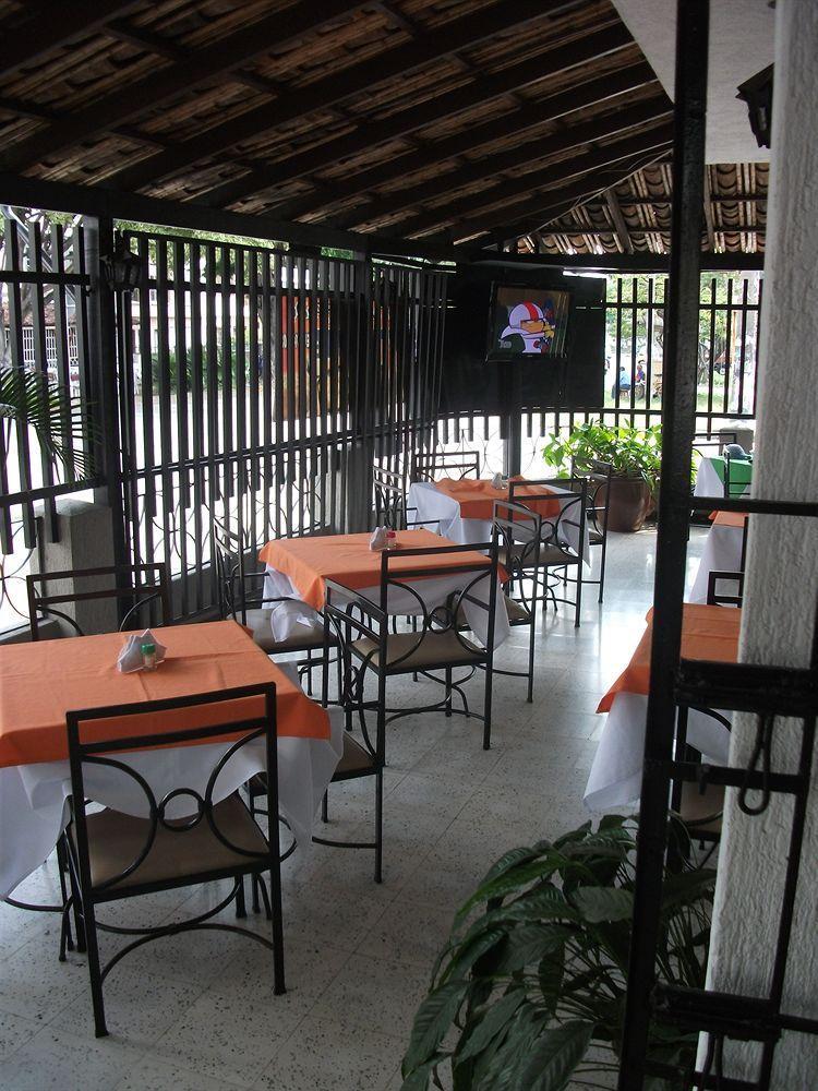 Champagnat Hotel 2*