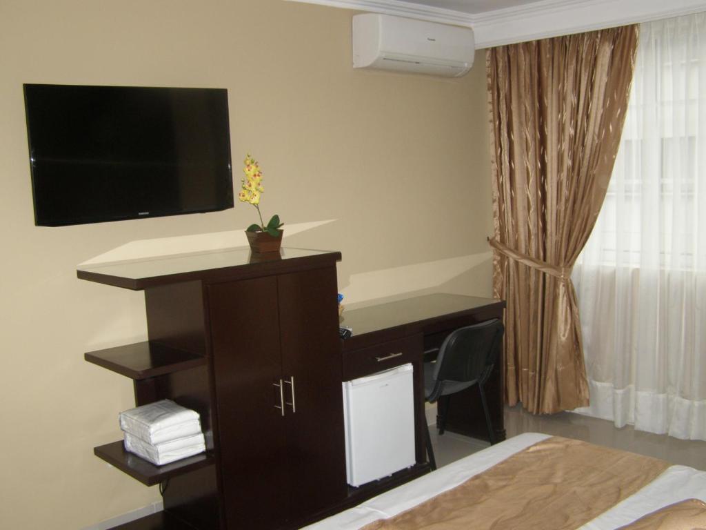 Six Avenue Hotel 4*
