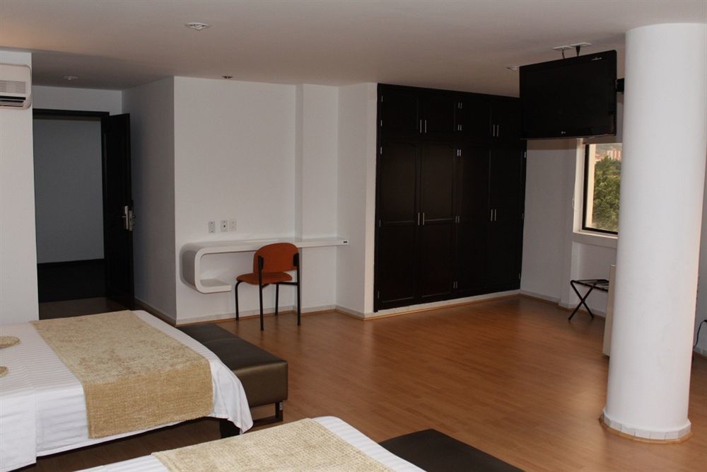 Metropolis Plaza 3*