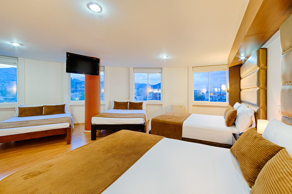 Metropolis Plaza Hotel 3*